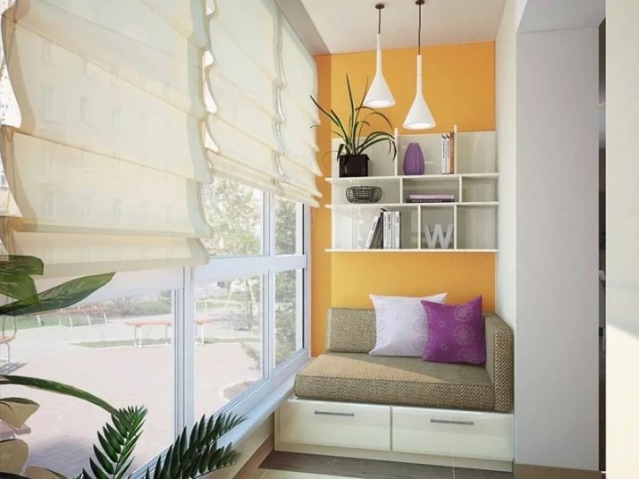 Тумба на балкон (43 фото): як вибрати вбудовані пластикові тумбочки і з вагонки для зберігання овочів?