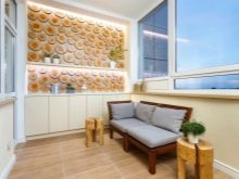 Тумба на балкон (43 фото): як вибрати вбудовані пластикові тумбочки і з вагонки для зберігання овочів?