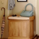 Тумба з сидінням в передпокій (52 фото): види тумбочок з м’яким сидінням у коридор. Особливості дизайну і правила вибору