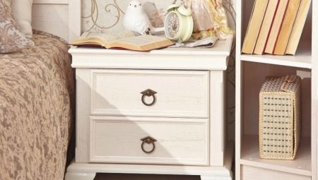 Тумби для спальні (46 фото): як зробити своїми руками? Огляд підвісних тумб під телевізор та для одягу, кутових і довгих білого та іншого кольорів