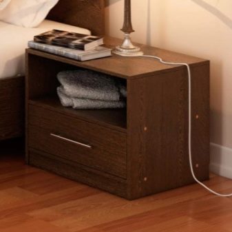 Тумби для спальні (46 фото): як зробити своїми руками? Огляд підвісних тумб під телевізор та для одягу, кутових і довгих білого та іншого кольорів