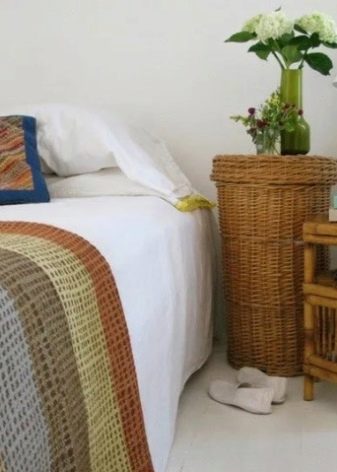 Тумби для спальні (46 фото): як зробити своїми руками? Огляд підвісних тумб під телевізор та для одягу, кутових і довгих білого та іншого кольорів