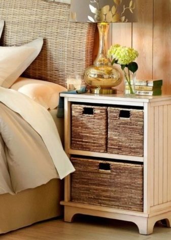 Тумби для спальні (46 фото): як зробити своїми руками? Огляд підвісних тумб під телевізор та для одягу, кутових і довгих білого та іншого кольорів