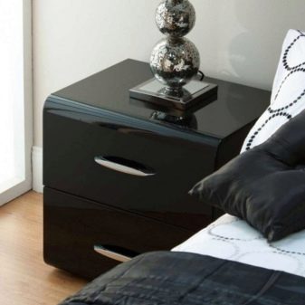 Тумби для спальні (46 фото): як зробити своїми руками? Огляд підвісних тумб під телевізор та для одягу, кутових і довгих білого та іншого кольорів