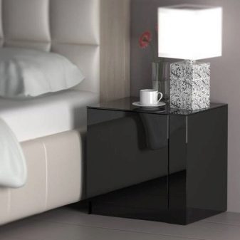 Тумби для спальні (46 фото): як зробити своїми руками? Огляд підвісних тумб під телевізор та для одягу, кутових і довгих білого та іншого кольорів