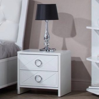 Тумби для спальні (46 фото): як зробити своїми руками? Огляд підвісних тумб під телевізор та для одягу, кутових і довгих білого та іншого кольорів