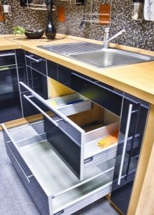 Тумби під мийку на кухню (45 фото): шафи під раковину з розмірами 60х80 та 50х60 см, вибір підлогових кухонних тумбочок