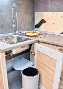 Тумби під мийку на кухню (45 фото): шафи під раковину з розмірами 60х80 та 50х60 см, вибір підлогових кухонних тумбочок