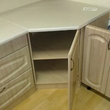 Тумби під мийку на кухню (45 фото): шафи під раковину з розмірами 60х80 та 50х60 см, вибір підлогових кухонних тумбочок