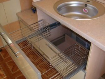 Тумби під мийку на кухню (45 фото): шафи під раковину з розмірами 60х80 та 50х60 см, вибір підлогових кухонних тумбочок