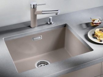 Тумби під мийку на кухню (45 фото): шафи під раковину з розмірами 60х80 та 50х60 см, вибір підлогових кухонних тумбочок