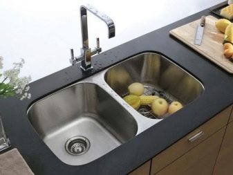 Тумби під мийку на кухню (45 фото): шафи під раковину з розмірами 60х80 та 50х60 см, вибір підлогових кухонних тумбочок