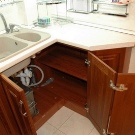 Тумби під мийку на кухню (45 фото): шафи під раковину з розмірами 60х80 та 50х60 см, вибір підлогових кухонних тумбочок