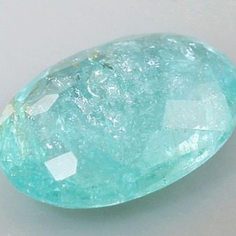 Турмалін (57 фото): лікувальні та інші властивості каменю, його значення для людини. Дія мінералу на організм. Опис зеленого каменю і турмаліну інших кольорів