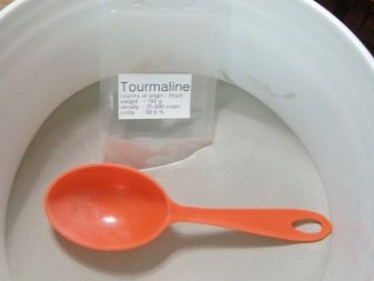 Турмалін (57 фото): лікувальні та інші властивості каменю, його значення для людини. Дія мінералу на організм. Опис зеленого каменю і турмаліну інших кольорів