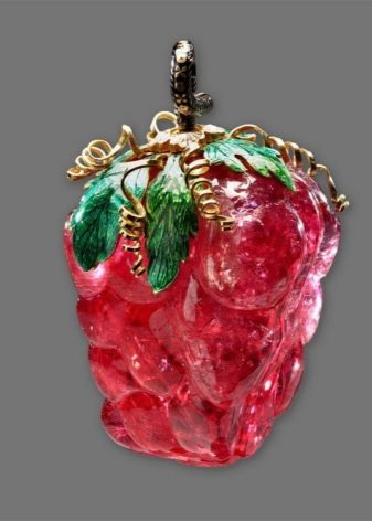 Турмалін (57 фото): лікувальні та інші властивості каменю, його значення для людини. Дія мінералу на організм. Опис зеленого каменю і турмаліну інших кольорів