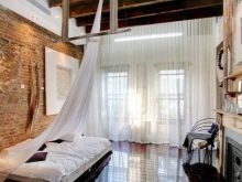 Тюль в спальню (79 фото): дизайн тюлевих штор. Як красиво повісити комплект повітряних штор? Шифонові вироби і тюль з капрону, легка щільна вуаль і інші види