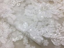 Тюль в спальню (79 фото): дизайн тюлевих штор. Як красиво повісити комплект повітряних штор? Шифонові вироби і тюль з капрону, легка щільна вуаль і інші види