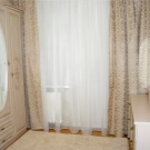 Тюль в спальню (79 фото): дизайн тюлевих штор. Як красиво повісити комплект повітряних штор? Шифонові вироби і тюль з капрону, легка щільна вуаль і інші види