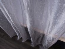 Тюль в спальню (79 фото): дизайн тюлевих штор. Як красиво повісити комплект повітряних штор? Шифонові вироби і тюль з капрону, легка щільна вуаль і інші види