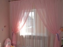 Тюль в спальню (79 фото): дизайн тюлевих штор. Як красиво повісити комплект повітряних штор? Шифонові вироби і тюль з капрону, легка щільна вуаль і інші види