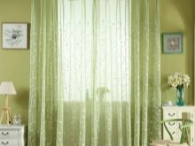 Тюль в спальню (79 фото): дизайн тюлевих штор. Як красиво повісити комплект повітряних штор? Шифонові вироби і тюль з капрону, легка щільна вуаль і інші види