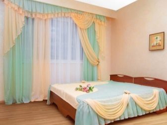 Тюль в спальню (79 фото): дизайн тюлевих штор. Як красиво повісити комплект повітряних штор? Шифонові вироби і тюль з капрону, легка щільна вуаль і інші види