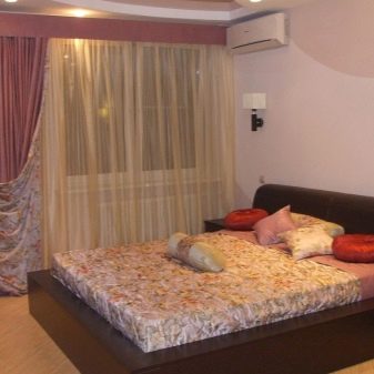 Тюль в спальню (79 фото): дизайн тюлевих штор. Як красиво повісити комплект повітряних штор? Шифонові вироби і тюль з капрону, легка щільна вуаль і інші види