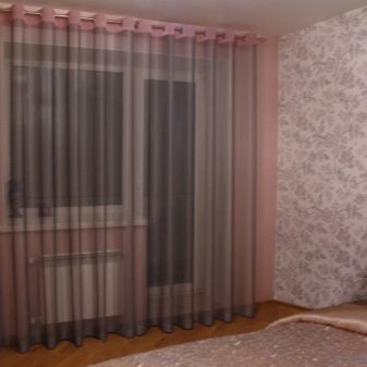 Тюль в спальню (79 фото): дизайн тюлевих штор. Як красиво повісити комплект повітряних штор? Шифонові вироби і тюль з капрону, легка щільна вуаль і інші види