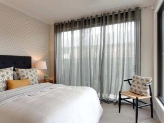 Тюль в спальню (79 фото): дизайн тюлевих штор. Як красиво повісити комплект повітряних штор? Шифонові вироби і тюль з капрону, легка щільна вуаль і інші види