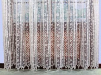 Тюль в спальню (79 фото): дизайн тюлевих штор. Як красиво повісити комплект повітряних штор? Шифонові вироби і тюль з капрону, легка щільна вуаль і інші види