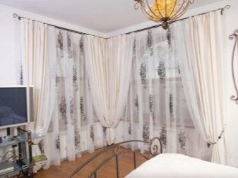 Тюль в спальню (79 фото): дизайн тюлевих штор. Як красиво повісити комплект повітряних штор? Шифонові вироби і тюль з капрону, легка щільна вуаль і інші види