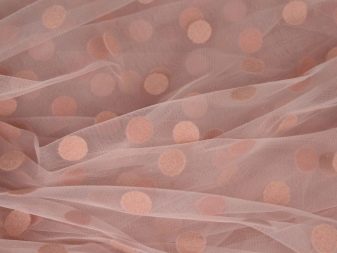 Тюль в зал без штор (70 фото): красиві новинки дизайну тюлю для вітальні та поради з вибору