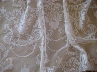 Тюль в зал без штор (70 фото): красиві новинки дизайну тюлю для вітальні та поради з вибору