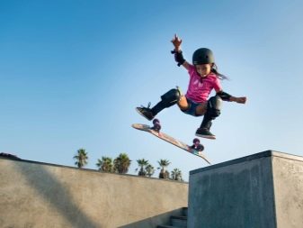 У чому різниця між лонгбордом та скейтбордом? Чим відрізняються конструкції? Що краще вибрати для початківців і для дитини?