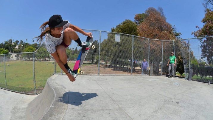 У чому різниця між лонгбордом та скейтбордом? Чим відрізняються конструкції? Що краще вибрати для початківців і для дитини?