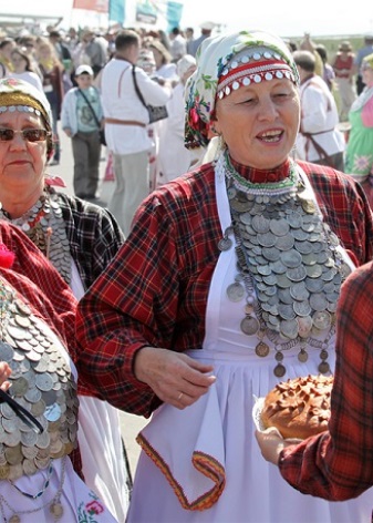 Удмуртська національний костюм (50 фото): жіночий традиційний наряд північних удмуртів, історія костюма Удмуртії