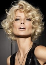 Укладка волосся на плойку (35 фото): зачіски на середні, довгі і короткі волосся. Як зробити «хвилю» з допомогою щипців в домашніх умовах?