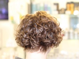 Укладка волосся на плойку (35 фото): зачіски на середні, довгі і короткі волосся. Як зробити «хвилю» з допомогою щипців в домашніх умовах?