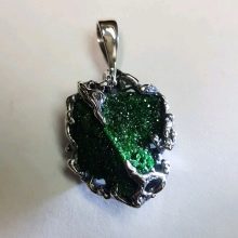 Уваровіт (30 фото): магічні і лікувальні властивості каменю, значення мінералу для людини. Уваровіт на Південному Уралі