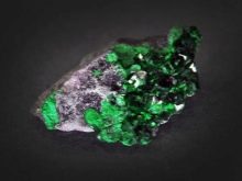 Уваровіт (30 фото): магічні і лікувальні властивості каменю, значення мінералу для людини. Уваровіт на Південному Уралі