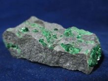 Уваровіт (30 фото): магічні і лікувальні властивості каменю, значення мінералу для людини. Уваровіт на Південному Уралі