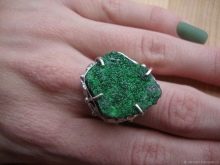 Уваровіт (30 фото): магічні і лікувальні властивості каменю, значення мінералу для людини. Уваровіт на Південному Уралі