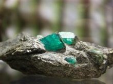 Уваровіт (30 фото): магічні і лікувальні властивості каменю, значення мінералу для людини. Уваровіт на Південному Уралі