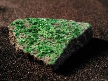 Уваровіт (30 фото): магічні і лікувальні властивості каменю, значення мінералу для людини. Уваровіт на Південному Уралі