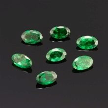 Уваровіт (30 фото): магічні і лікувальні властивості каменю, значення мінералу для людини. Уваровіт на Південному Уралі