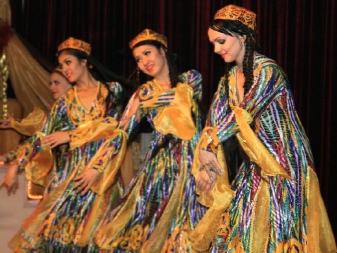 Узбецький костюм (57 фото): національне вбрання Узбекистану, жіночі моделі і для дівчинки