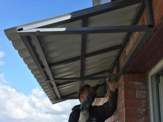Відкритий балкон (76 фото): варіанти дизайну, поради по обробці, ідеї оформлення балкона з шафою, вибір плитки і меблів