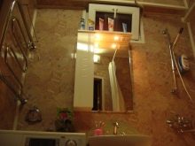 Вікно між ванною і кухнею в «хрущовці» (57 фото) для чого його робили раніше в старих будинках? Як його оформити і закрити?
