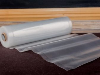 Вакуумні упаковки: як упакувати речі вакуумом в домашніх умовах? Термін зберігання в плівці, рулонних і рифлених пакетах